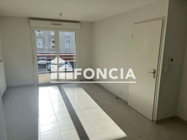 Location Appartement 2 pièces 38.55 m² - 161 RUE LOUIS JULIENNE Granville 50400