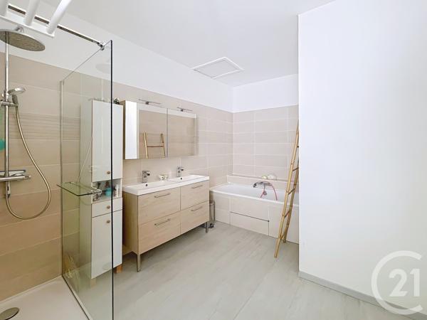 Maison à vendre  5 pièces - 105 m 2   RUELLE SUR TOUVRE  - 16