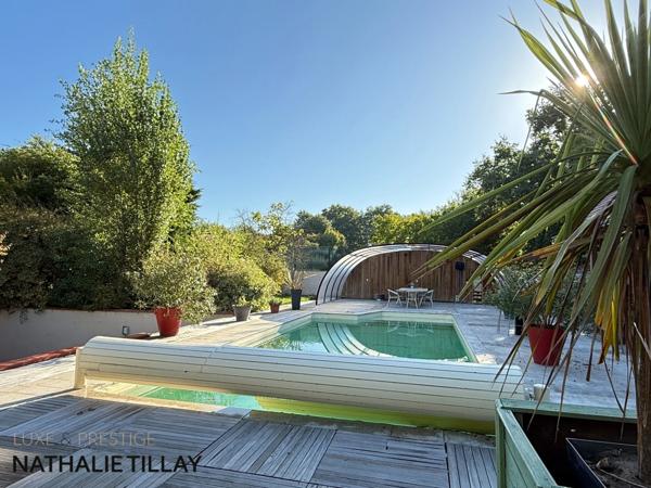 SAINT JEAN DE BRAYE, limite Boigny, PROCHE ORLEANS, à vendre maison de 309 m², jardin paysager, piscine, pool house, parcelle 2 748 m²