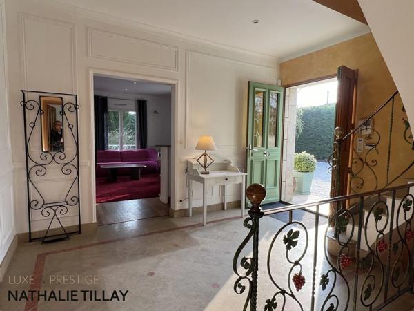 SAINT JEAN DE BRAYE, limite Boigny, PROCHE ORLEANS, à vendre maison de 309 m², jardin paysager, piscine, pool house, parcelle 2 748 m²