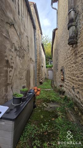 Maison de ville avec petite cour