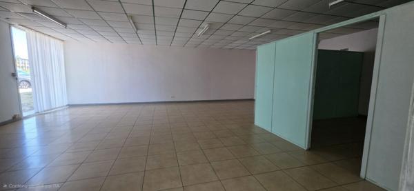 Ensemble de 3 Locaux Commerciaux à Confolens 383 m² avec Parking