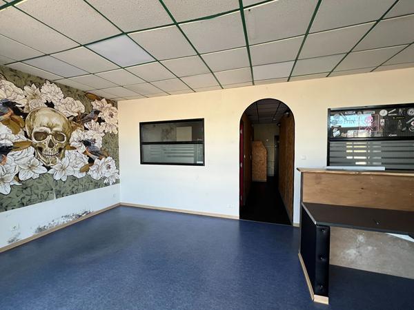 Ensemble de 3 Locaux Commerciaux à Confolens 383 m² avec Parking