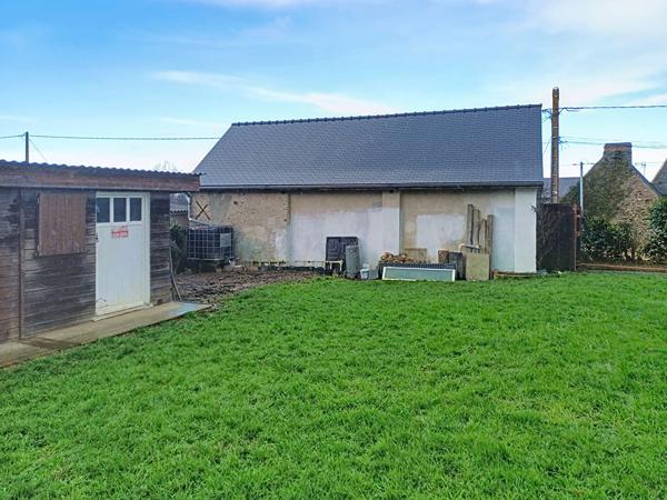 Maison familiale en hameau avec jardin et dépendance à 25 minutes d ela gare d'Angers.