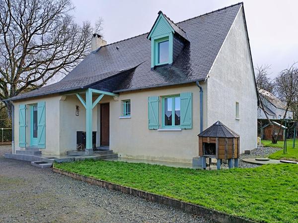 Maison familiale en hameau avec jardin et dépendance à 25 minutes d ela gare d'Angers.