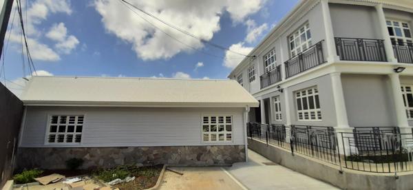 Location local commercial Fort-de-France - 1 pièce(s) - 93 m² - 3 658 €/mois