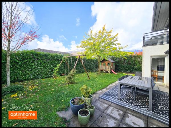Maison individuelle de 126 m² à Cessy avec terrasse et jardin, garage motorisé et place de parking