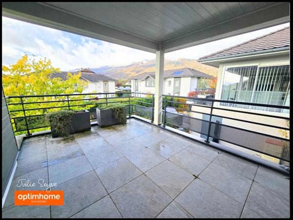 Maison individuelle de 126 m² à Cessy avec terrasse et jardin, garage motorisé et place de parking