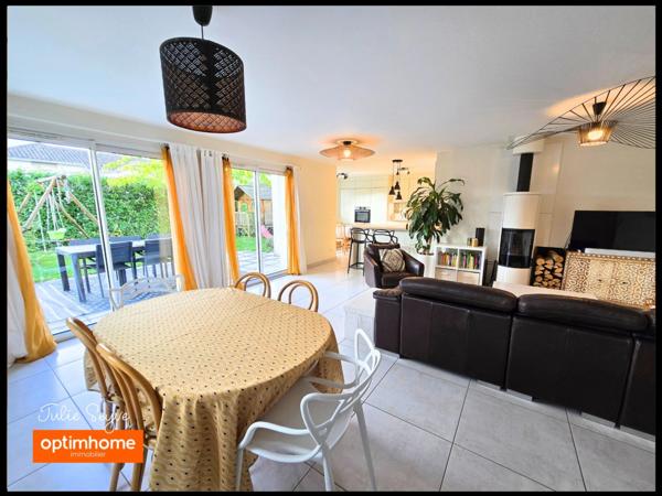 Maison individuelle de 126 m² à Cessy avec terrasse et jardin, garage motorisé et place de parking