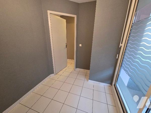 YVETOT CENTRE, local commercial d'~49,80m² une place de parking.