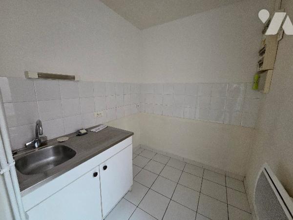 YVETOT CENTRE, local commercial d'~49,80m² une place de parking.