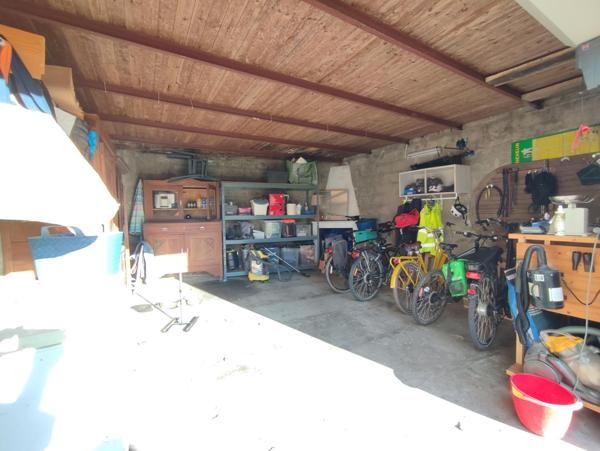 3 chambres, bureau et grand garage sur un terrrain de 635m2