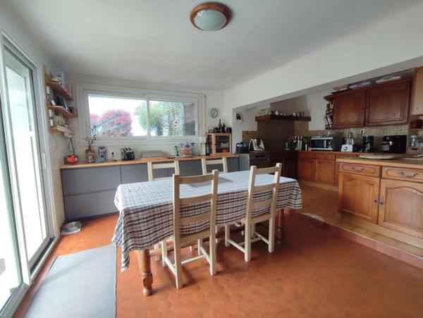 3 chambres, bureau et grand garage sur un terrrain de 635m2