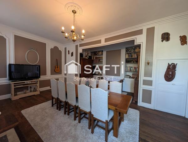 Maison de caractère rénovée + studio locatif en centre-ville.