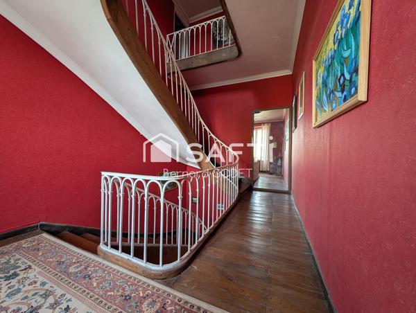 Maison de caractère rénovée + studio locatif en centre-ville.