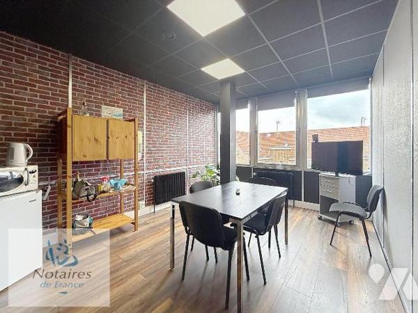 EN EXCLUSIVITÉ CHEZ VOTRE NOTAIRE !

À VENDRE - ENSEMBLE DE BUREAUX RÉNOVÉS - 125,43 m² - Haz...