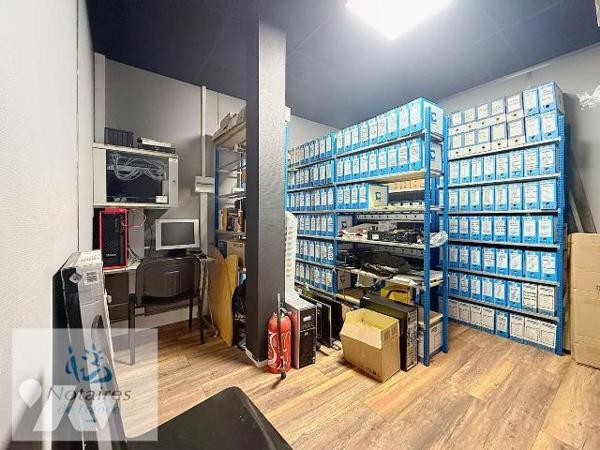 EN EXCLUSIVITÉ CHEZ VOTRE NOTAIRE !

À VENDRE - ENSEMBLE DE BUREAUX RÉNOVÉS - 125,43 m² - Haz...