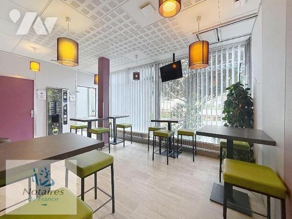 EN EXCLUSIVITÉ CHEZ VOTRE NOTAIRE !

À VENDRE - ENSEMBLE DE BUREAUX RÉNOVÉS - 125,43 m² - Haz...