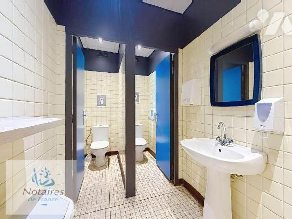 EN EXCLUSIVITÉ CHEZ VOTRE NOTAIRE !

À VENDRE - ENSEMBLE DE BUREAUX RÉNOVÉS - 125,43 m² - Haz...