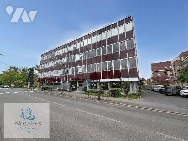 EN EXCLUSIVITÉ CHEZ VOTRE NOTAIRE !

À VENDRE - ENSEMBLE DE BUREAUX RÉNOVÉS - 125,43 m² - Haz...