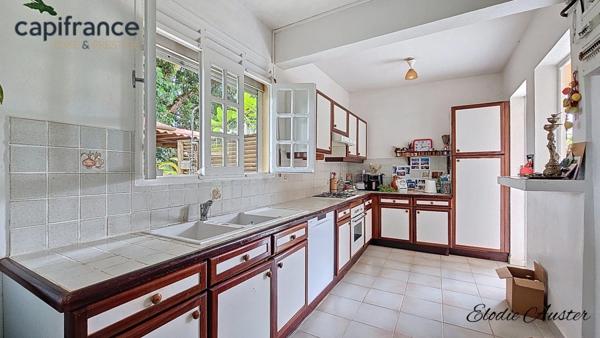 Propriété vue montagnes 12 pièces composée d'une villa et 1 maison créole