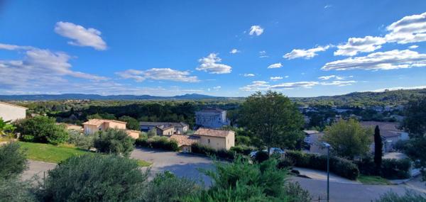 MAISON D'EXCEPTION AVEC VUE PANORAMIQUE, PISCINE, TERRAIN ARBORÉ ET PRESTATIONS DE GAMME QUALITÉ6 pièce(s) 124.24 m2