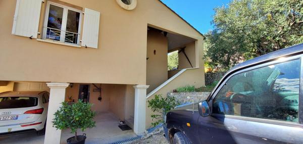 MAISON D'EXCEPTION AVEC VUE PANORAMIQUE, PISCINE, TERRAIN ARBORÉ ET PRESTATIONS DE GAMME QUALITÉ6 pièce(s) 124.24 m2