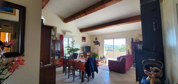 MAISON D'EXCEPTION AVEC VUE PANORAMIQUE, PISCINE, TERRAIN ARBORÉ ET PRESTATIONS DE GAMME QUALITÉ6 pièce(s) 124.24 m2