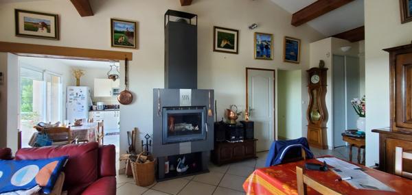 MAISON D'EXCEPTION AVEC VUE PANORAMIQUE, PISCINE, TERRAIN ARBORÉ ET PRESTATIONS DE GAMME QUALITÉ6 pièce(s) 124.24 m2