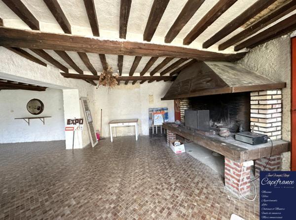 ISIGNY SUR MER, propriété divisée en trois habitations pour une surface de 350 m² avec boxs et dépendances !!!