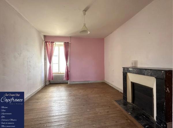 ISIGNY SUR MER, propriété divisée en trois habitations pour une surface de 350 m² avec boxs et dépendances !!!