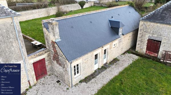 ISIGNY SUR MER, propriété divisée en trois habitations pour une surface de 350 m² avec boxs et dépendances !!!