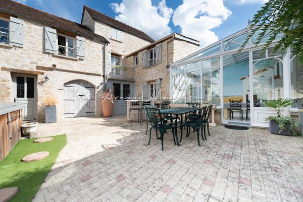 Propriété en pierre au coeur de village !