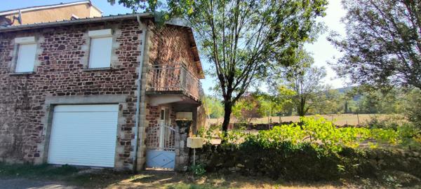 Maison en pierres à Montrozier