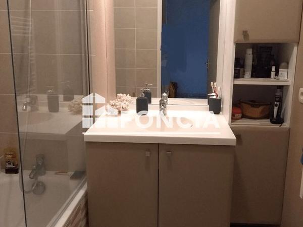 Location Appartement 3 pièces 64.27 m² - 56 RUE JEAN VILAR Morieres Les Avignon 84310