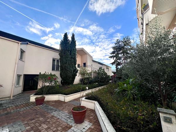 Appartement Suresnes 3 pièce(s) 100 m2