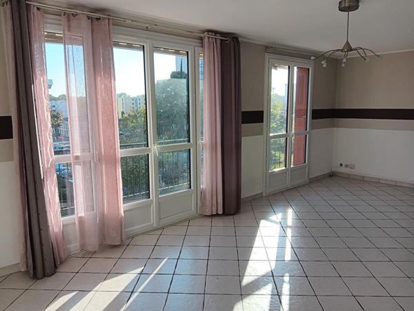 Dernier étage, appartement lumineux !