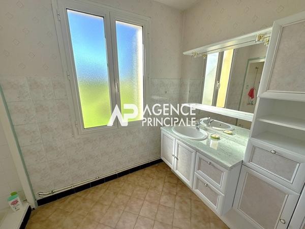 Maison - 5 pièces - projet de rénovation €304 000 ** - Référence HDO467D2