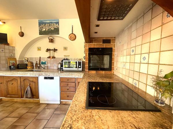 Maison d'exception à Mazan : plus de 180 m² sur 1 hectare, piscine et garage double