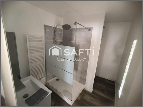 Découvrez cet agréable appartement situé au 2? étage sans ascenceur !