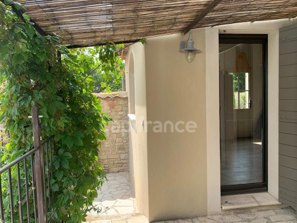 VILLA PROVENCALE DE PLAIN-PIED A AUBIGNAN (84) AVEC PISCINE