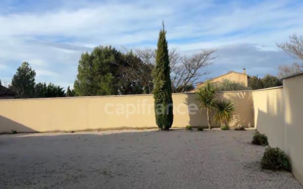 VILLA PROVENCALE DE PLAIN-PIED A AUBIGNAN (84) AVEC PISCINE