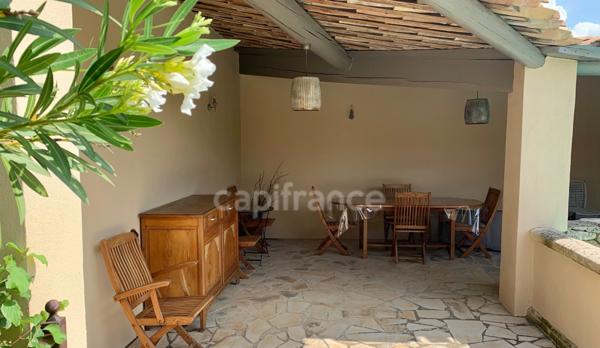 VILLA PROVENCALE DE PLAIN-PIED A AUBIGNAN (84) AVEC PISCINE