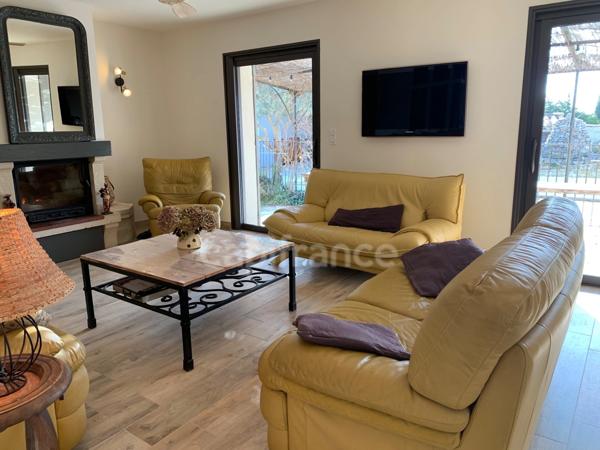 VILLA PROVENCALE DE PLAIN-PIED A AUBIGNAN (84) AVEC PISCINE