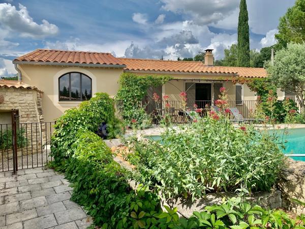 VILLA PROVENCALE DE PLAIN-PIED A AUBIGNAN (84) AVEC PISCINE