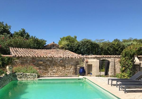 VILLA PROVENCALE DE PLAIN-PIED A AUBIGNAN (84) AVEC PISCINE