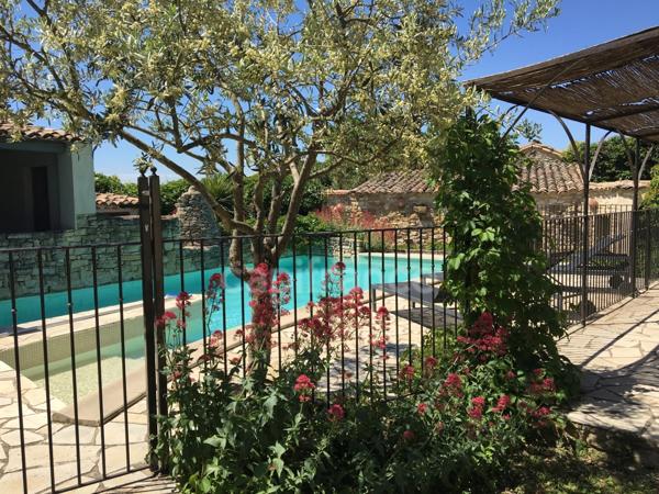 VILLA PROVENCALE DE PLAIN-PIED A AUBIGNAN (84) AVEC PISCINE