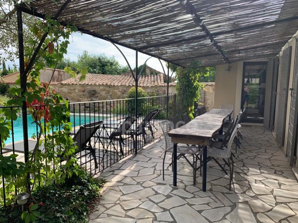 VILLA PROVENCALE DE PLAIN-PIED A AUBIGNAN (84) AVEC PISCINE