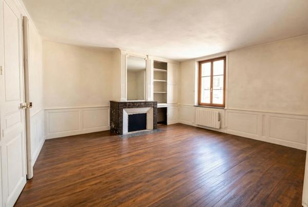 Nancy Stanislas – 102m² de caractère – Parquet / Cheminées