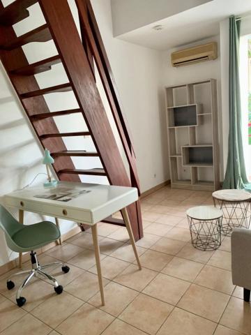 Location Appartement27 m² - 1 Pièce - STE CLOTILDE (97490)
